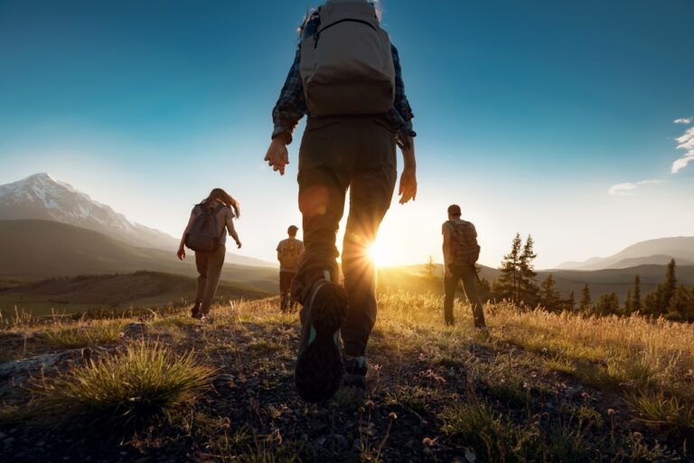 Group,Of,Sporty,People,Walks,In,Mountains,At,Sunset,With
